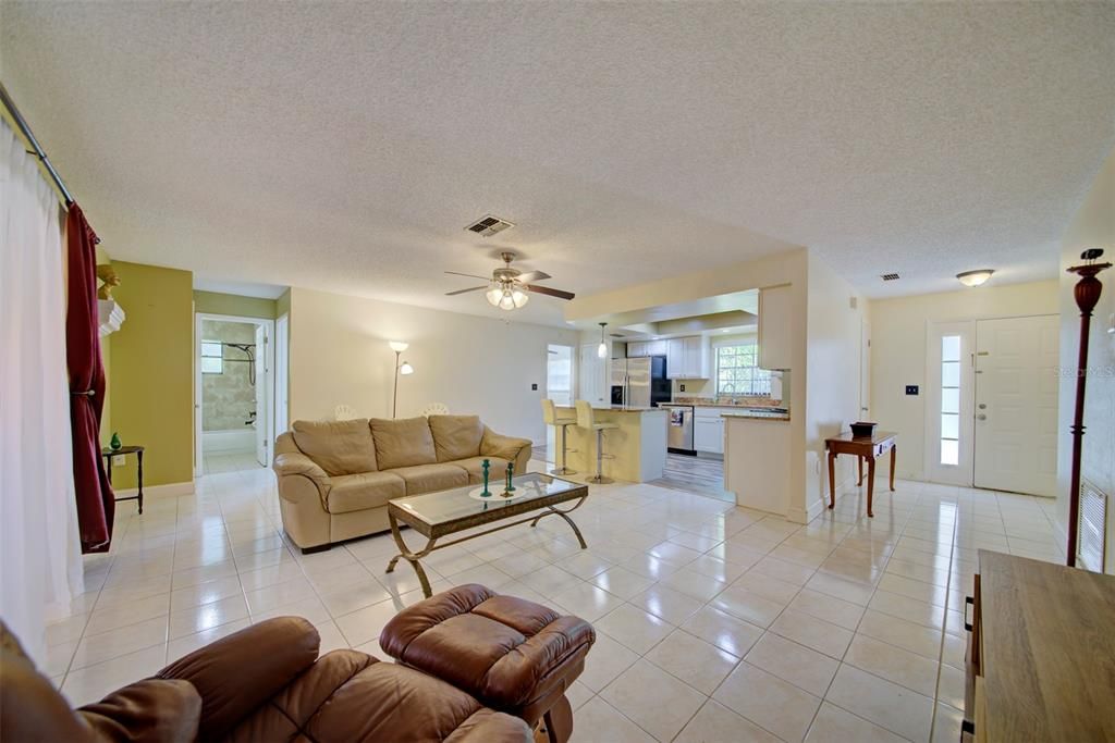 For Sale: $324,900 (3 beds, 2 baths, 1209 Square Feet)