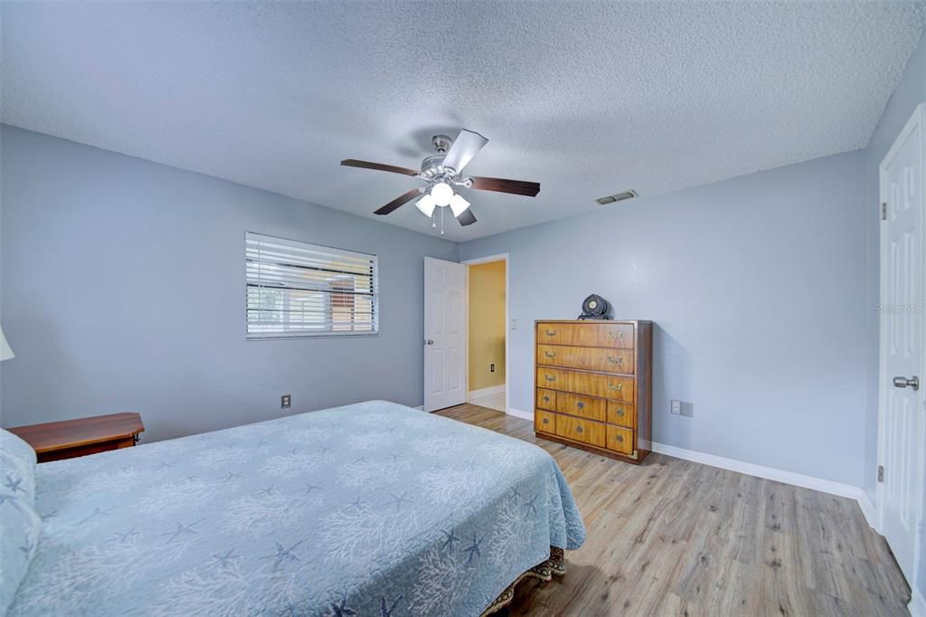 For Sale: $324,900 (3 beds, 2 baths, 1209 Square Feet)