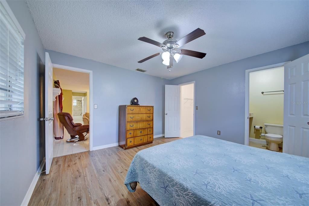 For Sale: $324,900 (3 beds, 2 baths, 1209 Square Feet)