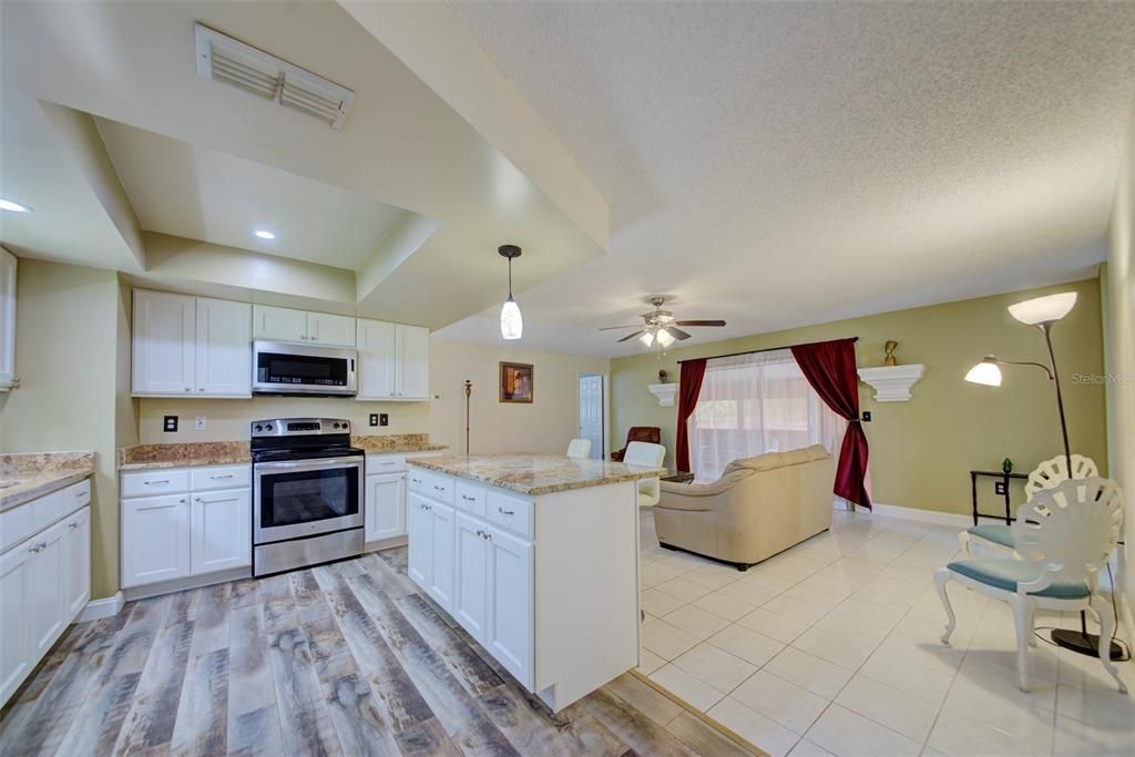 For Sale: $324,900 (3 beds, 2 baths, 1209 Square Feet)