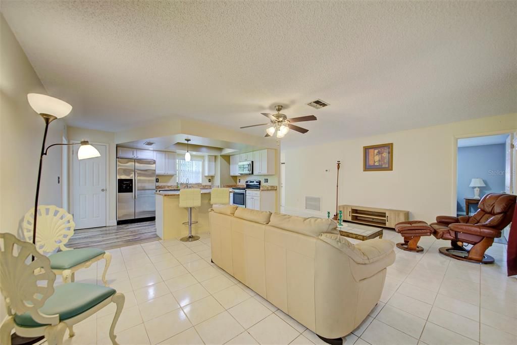 For Sale: $324,900 (3 beds, 2 baths, 1209 Square Feet)