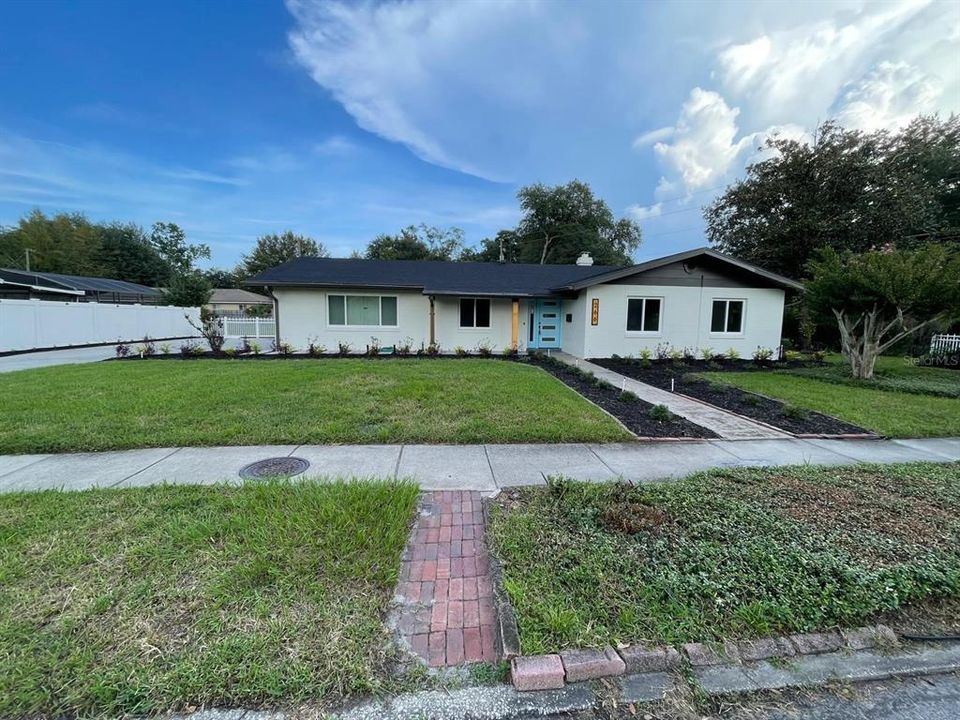 En Venta: $724,900 (4 camas, 3 baños, 1692 Pies cuadrados)