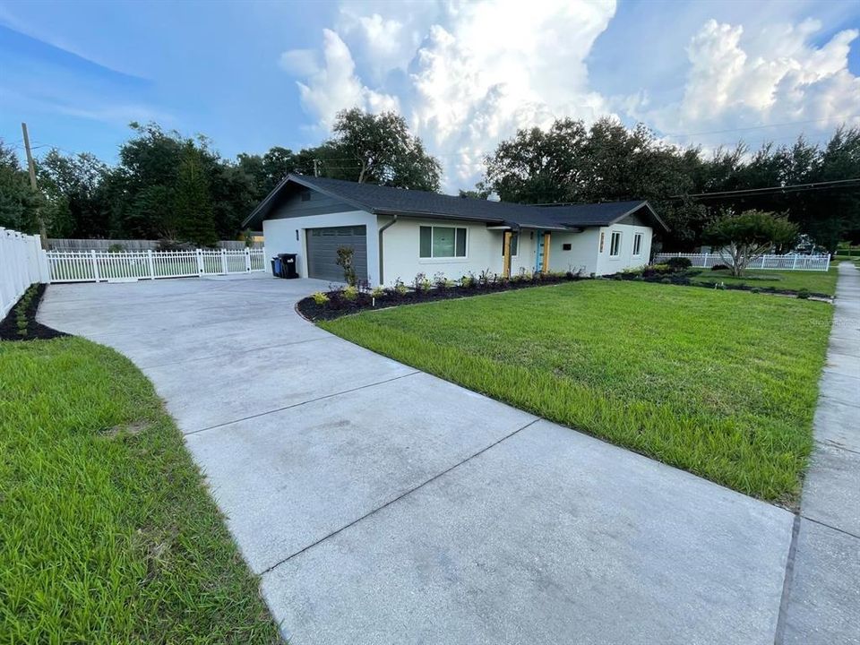 En Venta: $724,900 (4 camas, 3 baños, 1692 Pies cuadrados)