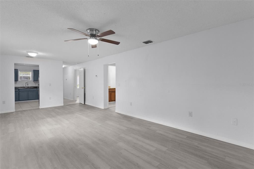For Sale: $279,990 (3 beds, 1 baths, 1200 Square Feet)