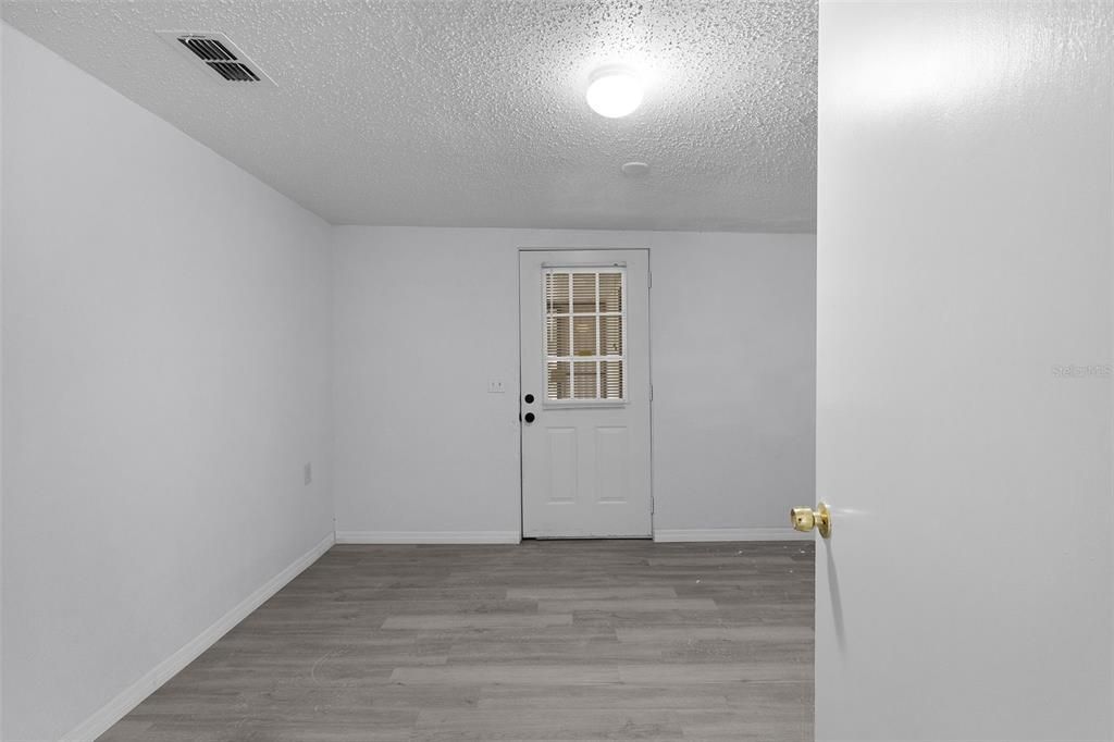 For Sale: $279,990 (3 beds, 1 baths, 1200 Square Feet)