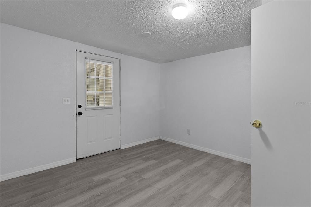 For Sale: $279,990 (3 beds, 1 baths, 1200 Square Feet)