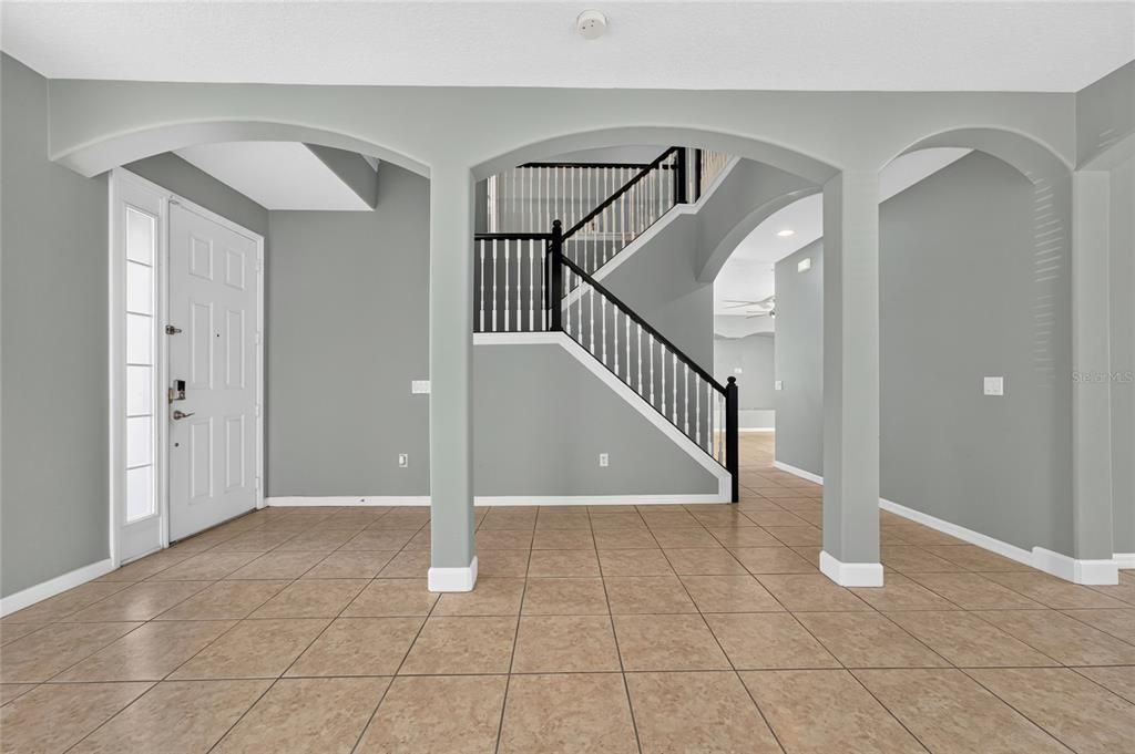 На продажу: $549,900 (5 спален, 2 ванн, 3165 Квадратных фут)