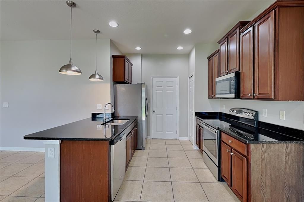 For Rent: $1,969 (3 beds, 2 baths, 1271 Square Feet)