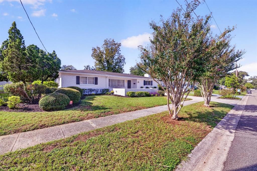 For Sale: $419,000 (4 beds, 2 baths, 2589 Square Feet)