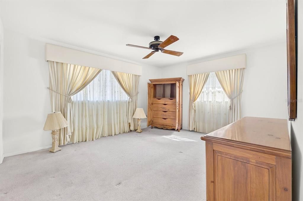 For Sale: $419,000 (4 beds, 2 baths, 2589 Square Feet)