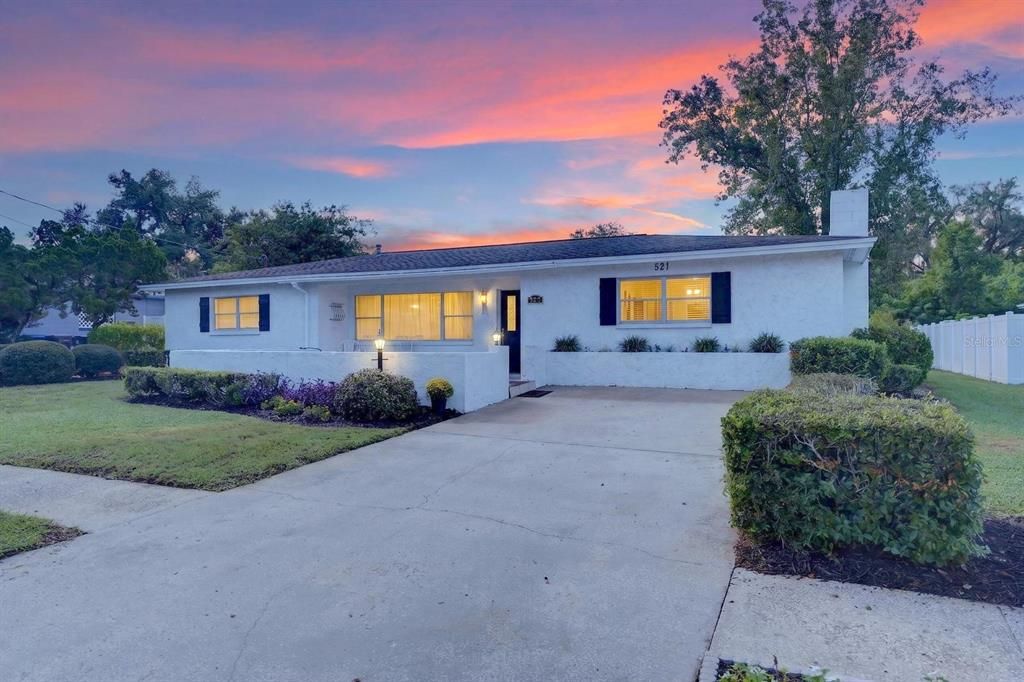 For Sale: $419,000 (4 beds, 2 baths, 2589 Square Feet)