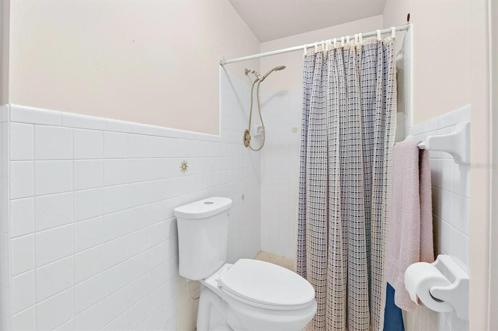 For Sale: $419,000 (4 beds, 2 baths, 2589 Square Feet)