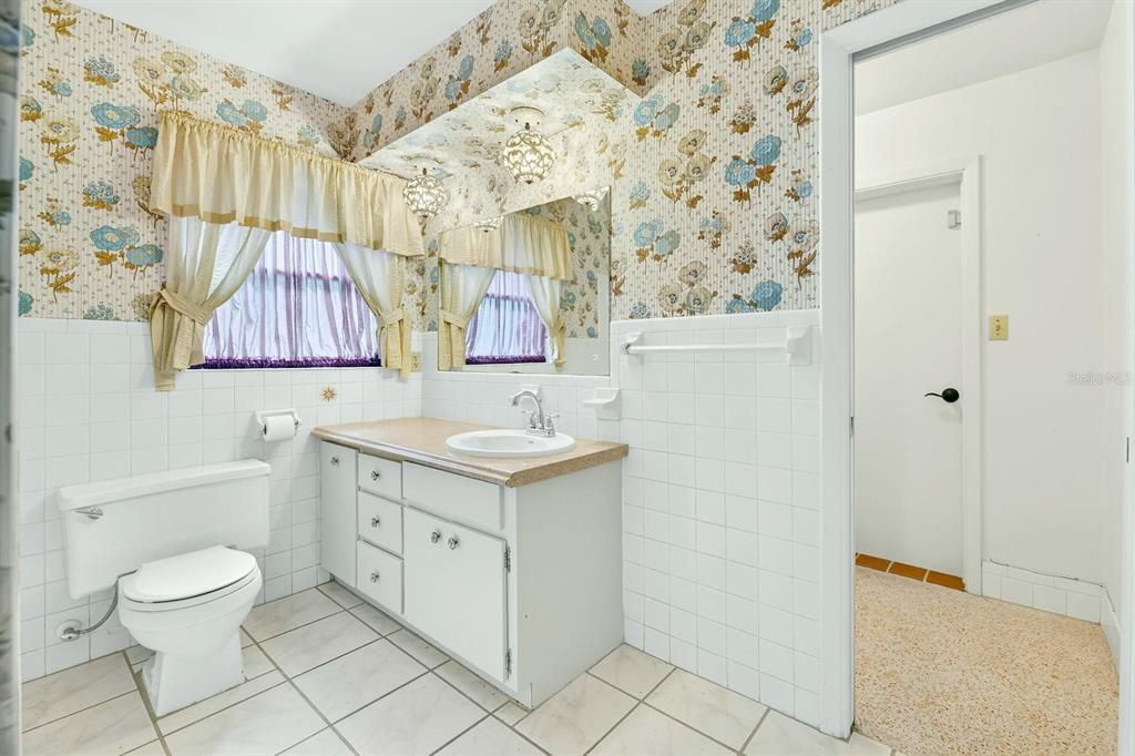 For Sale: $419,000 (4 beds, 2 baths, 2589 Square Feet)