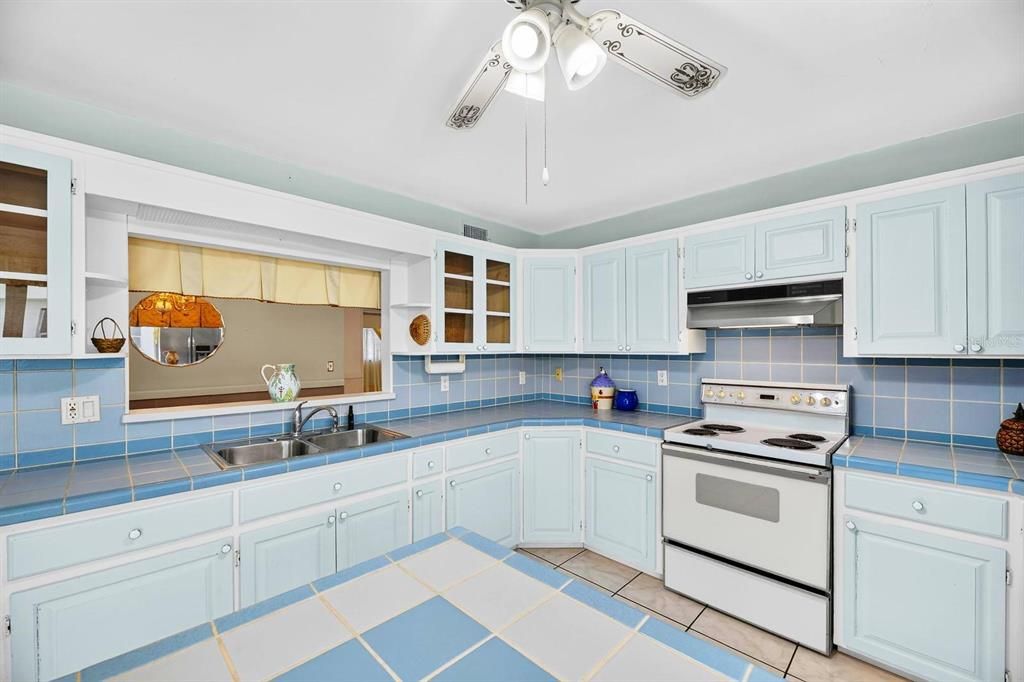 For Sale: $419,000 (4 beds, 2 baths, 2589 Square Feet)
