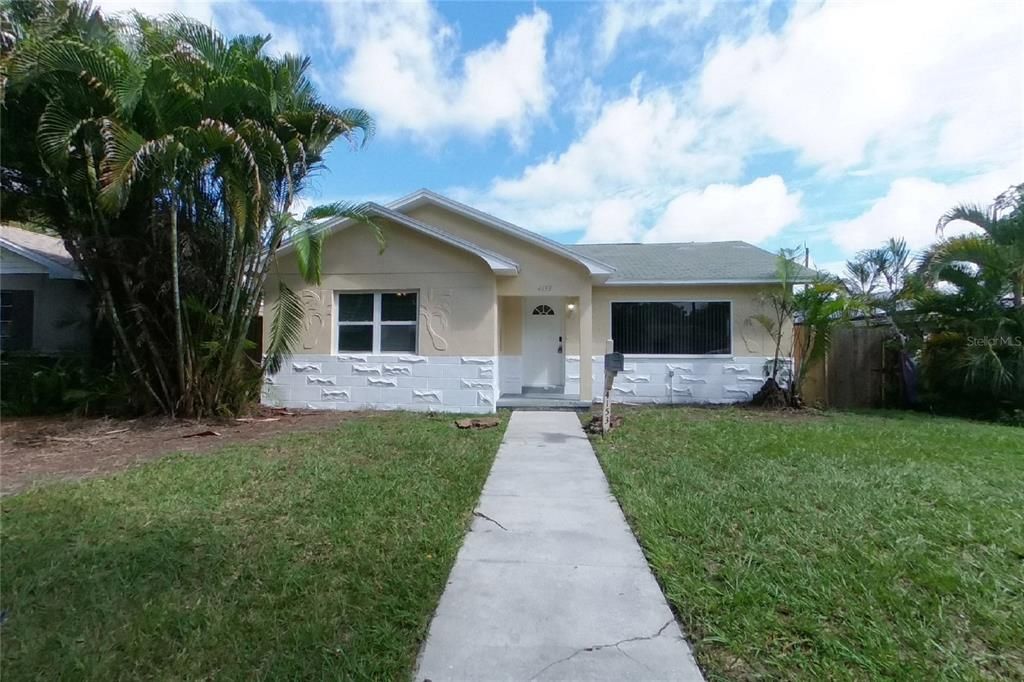 For Rent: $2,499 (3 beds, 2 baths, 1432 Square Feet)