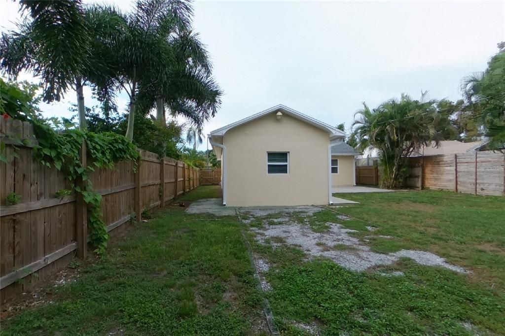 For Rent: $2,499 (3 beds, 2 baths, 1432 Square Feet)