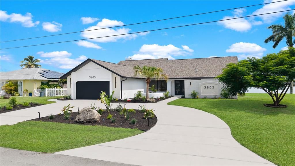 Active With Contract: $574,900 (3 beds, 2 baths, 2108 Square Feet)