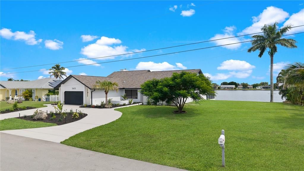 Active With Contract: $574,900 (3 beds, 2 baths, 2108 Square Feet)