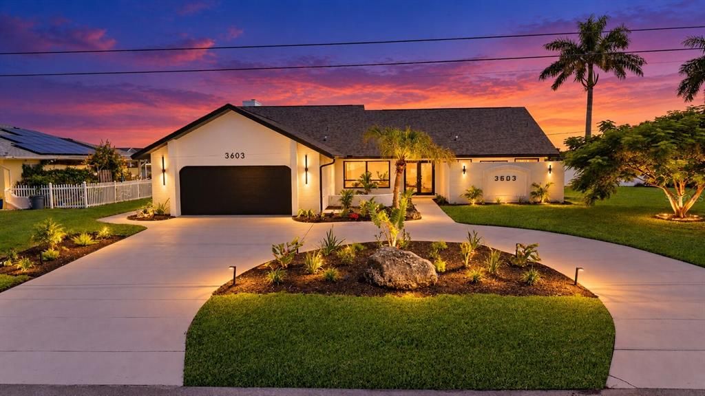 Active With Contract: $574,900 (3 beds, 2 baths, 2108 Square Feet)