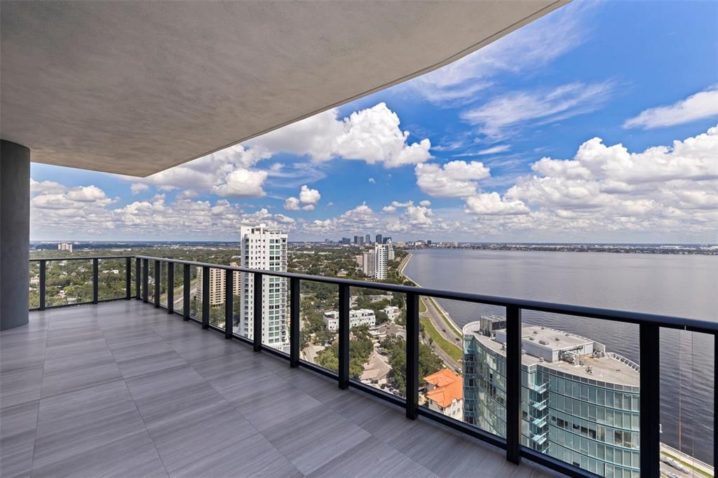 For Sale: $2,950,000 (3 beds, 3 baths, 2815 Square Feet)