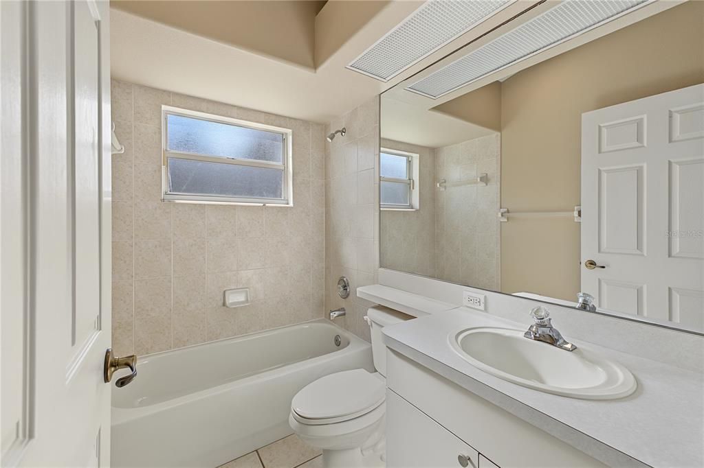 For Sale: $370,000 (3 beds, 2 baths, 1598 Square Feet)
