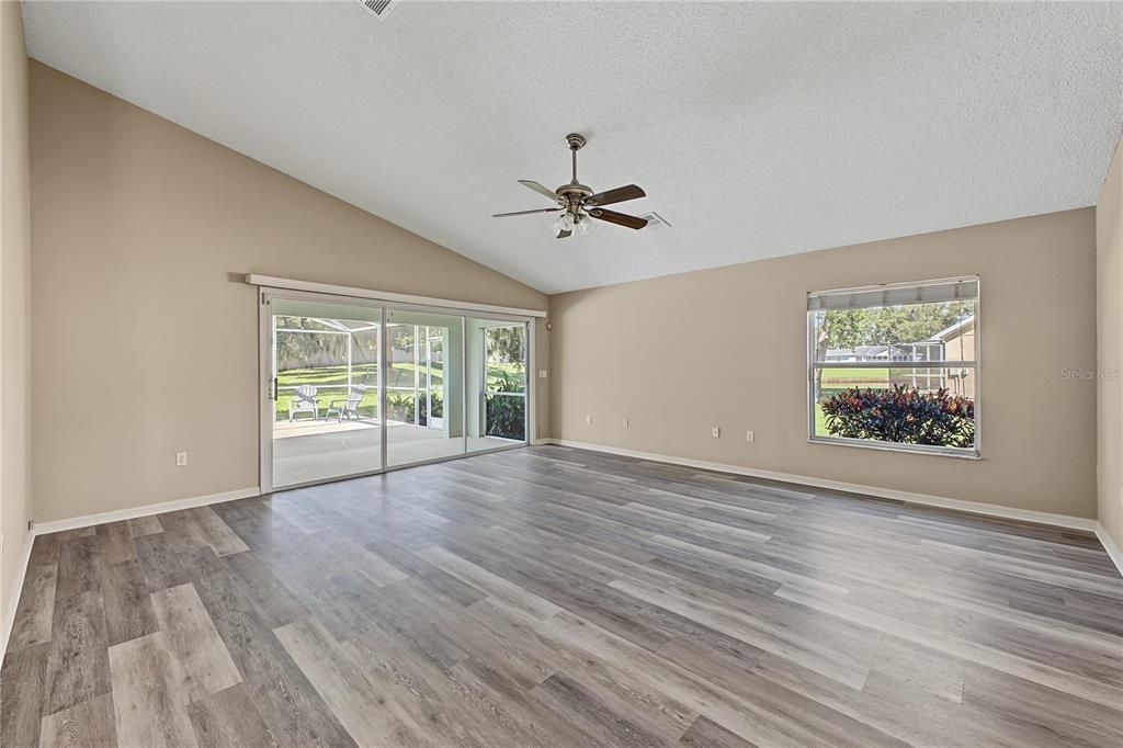For Sale: $370,000 (3 beds, 2 baths, 1598 Square Feet)