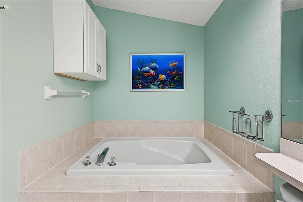 For Sale: $370,000 (3 beds, 2 baths, 1598 Square Feet)