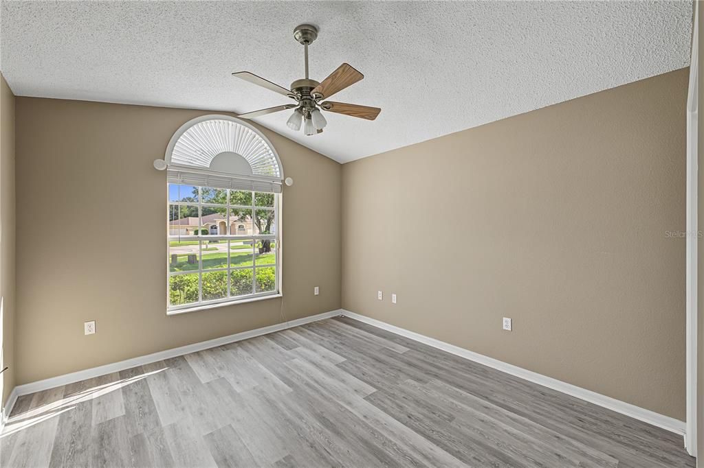 For Sale: $370,000 (3 beds, 2 baths, 1598 Square Feet)