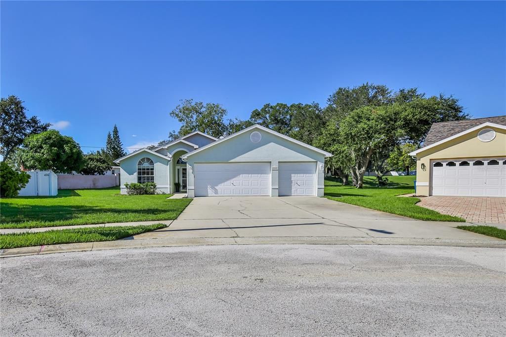 For Sale: $370,000 (3 beds, 2 baths, 1598 Square Feet)