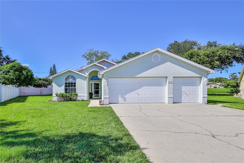 For Sale: $370,000 (3 beds, 2 baths, 1598 Square Feet)