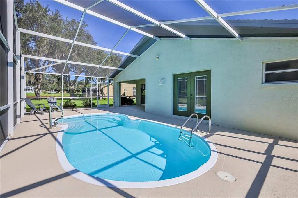 For Sale: $370,000 (3 beds, 2 baths, 1598 Square Feet)
