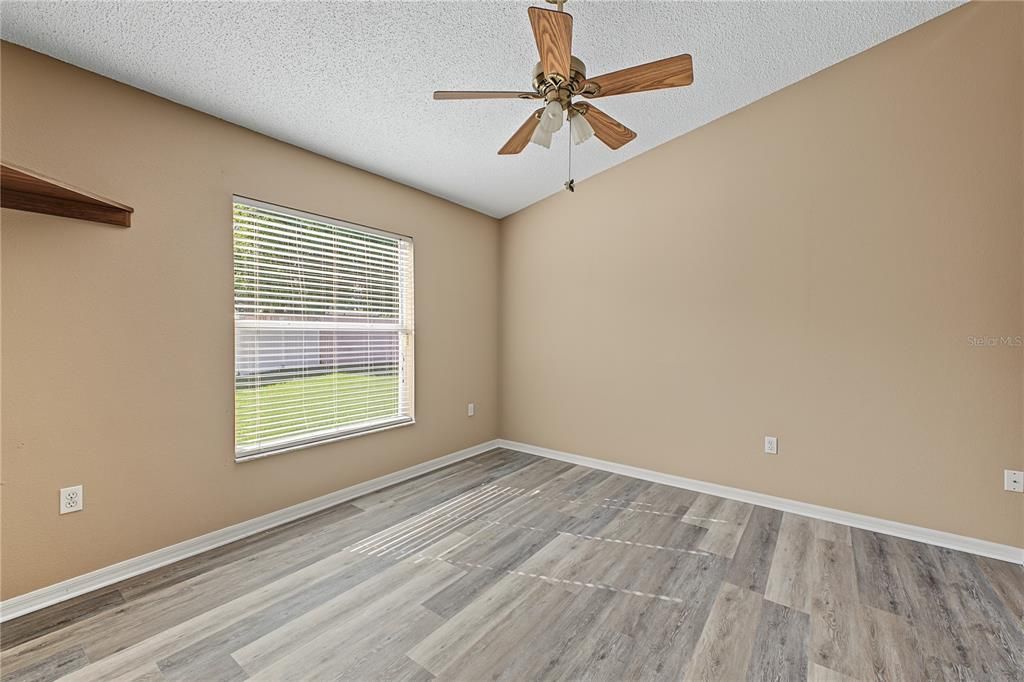 For Sale: $370,000 (3 beds, 2 baths, 1598 Square Feet)