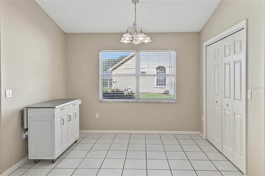 For Sale: $370,000 (3 beds, 2 baths, 1598 Square Feet)