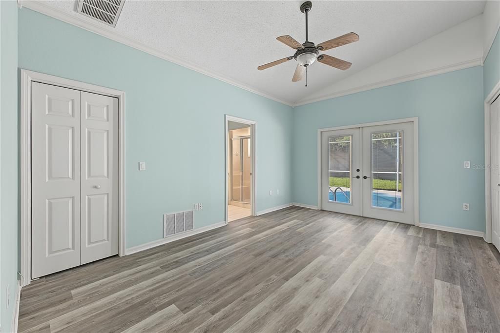 For Sale: $370,000 (3 beds, 2 baths, 1598 Square Feet)