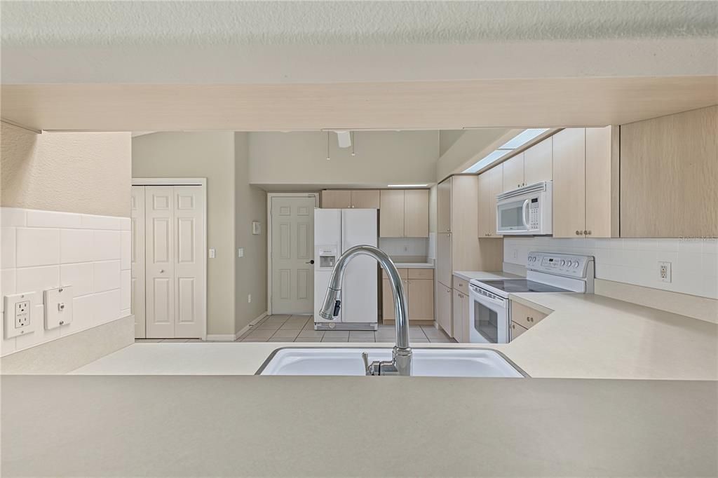 For Sale: $370,000 (3 beds, 2 baths, 1598 Square Feet)