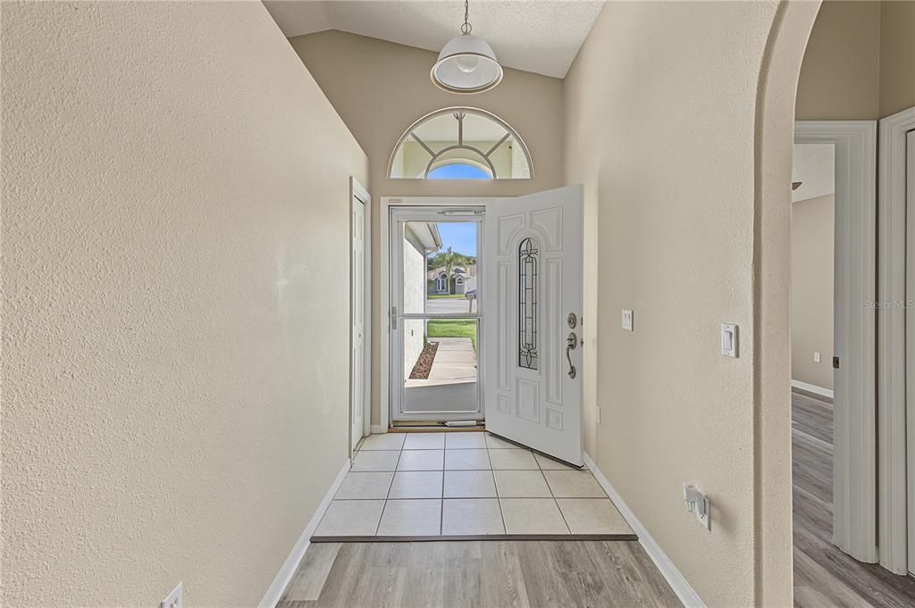 For Sale: $370,000 (3 beds, 2 baths, 1598 Square Feet)