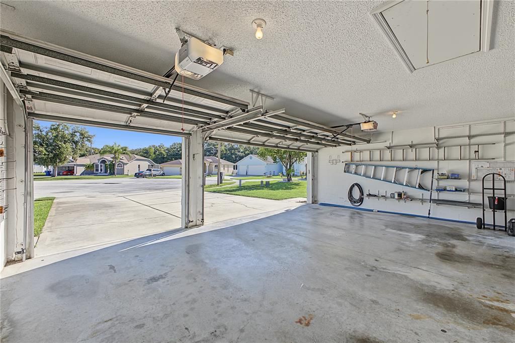For Sale: $370,000 (3 beds, 2 baths, 1598 Square Feet)