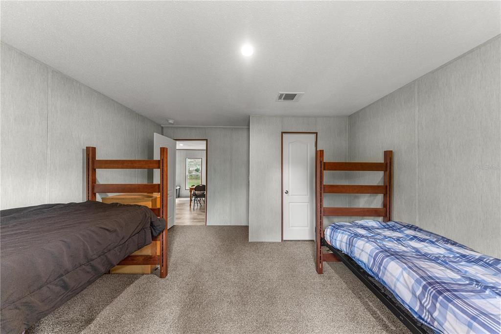 For Sale: $249,900 (4 beds, 3 baths, 1976 Square Feet)