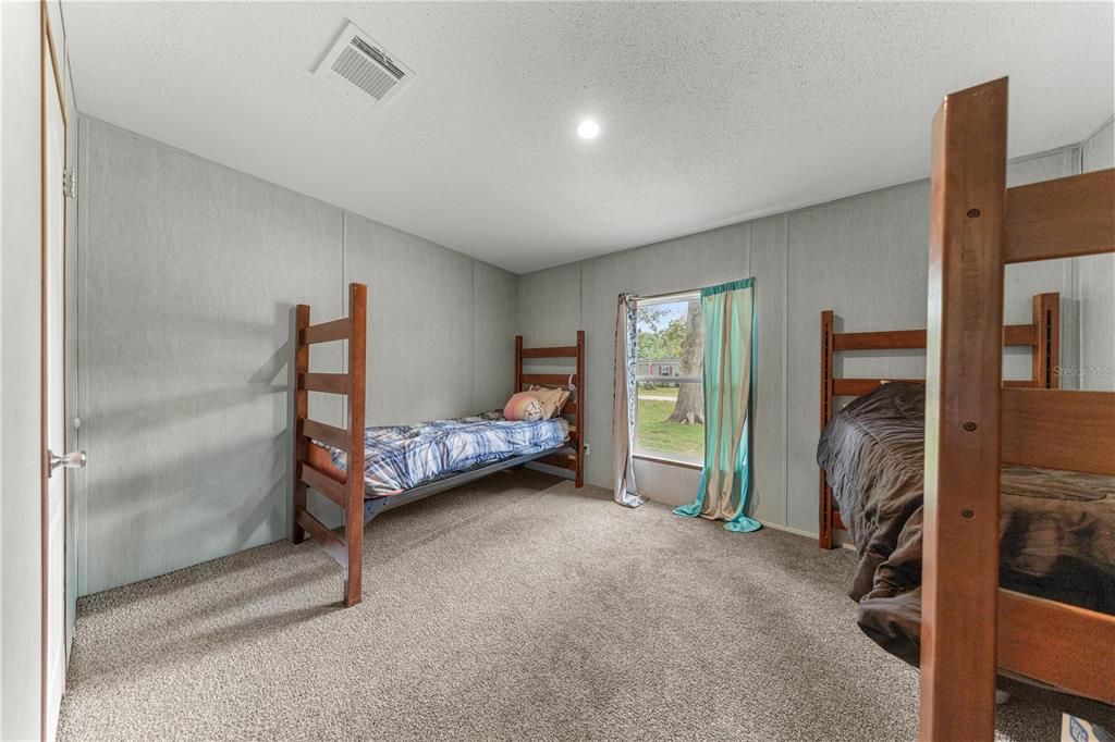 For Sale: $249,900 (4 beds, 3 baths, 1976 Square Feet)