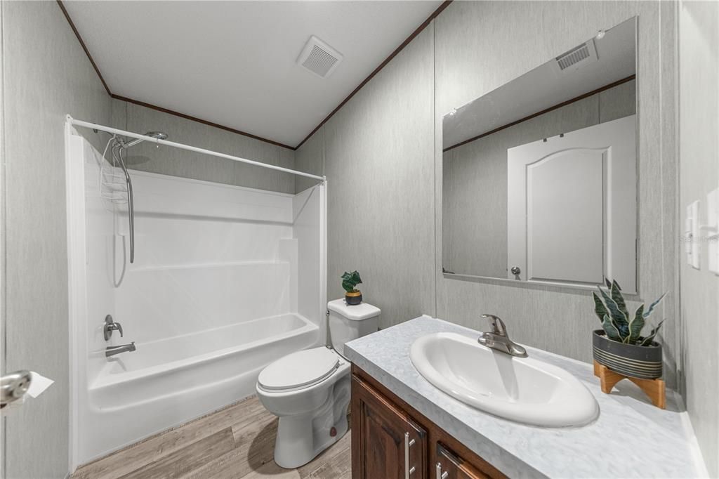 For Sale: $249,900 (4 beds, 3 baths, 1976 Square Feet)