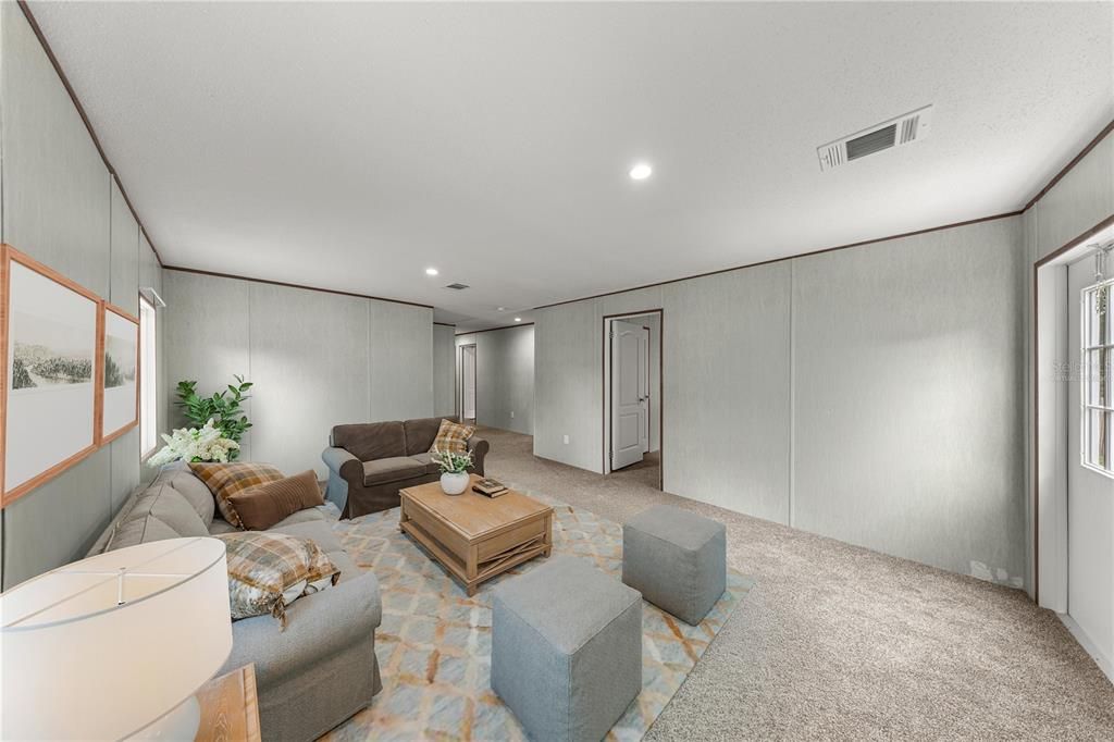 For Sale: $249,900 (4 beds, 3 baths, 1976 Square Feet)