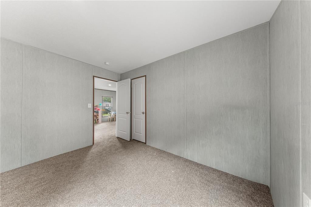 For Sale: $249,900 (4 beds, 3 baths, 1976 Square Feet)