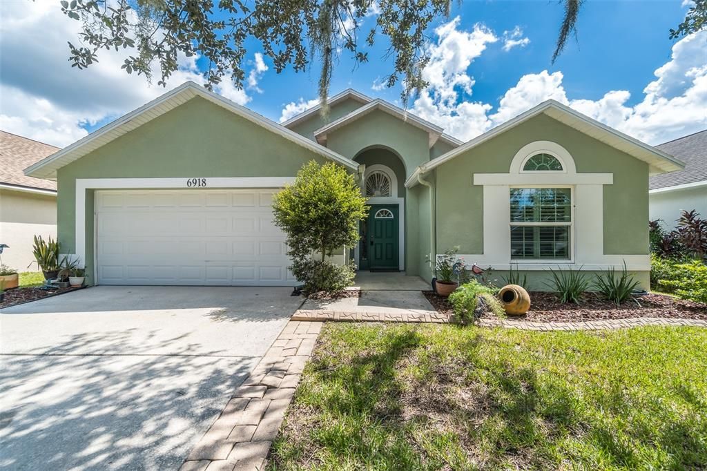 For Sale: $415,000 (4 beds, 2 baths, 1926 Square Feet)