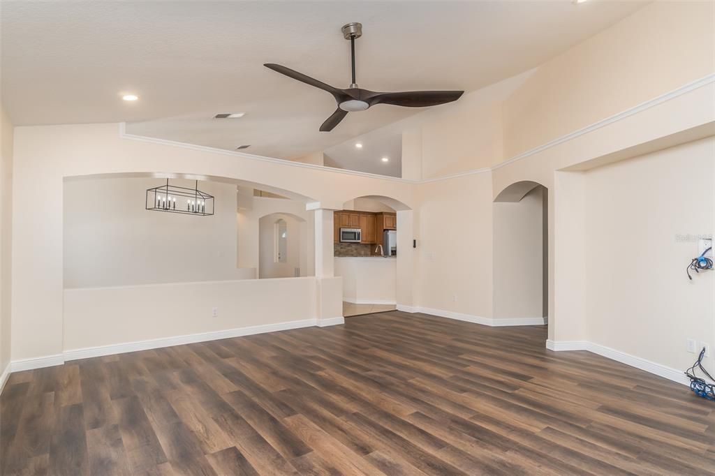 For Sale: $415,000 (4 beds, 2 baths, 1926 Square Feet)
