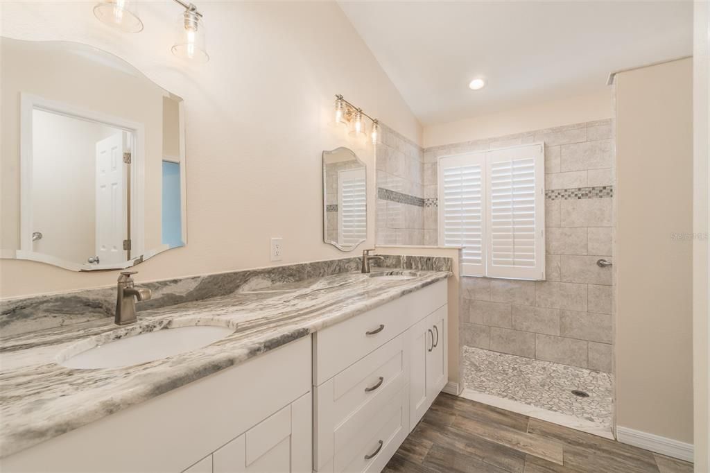 For Sale: $415,000 (4 beds, 2 baths, 1926 Square Feet)