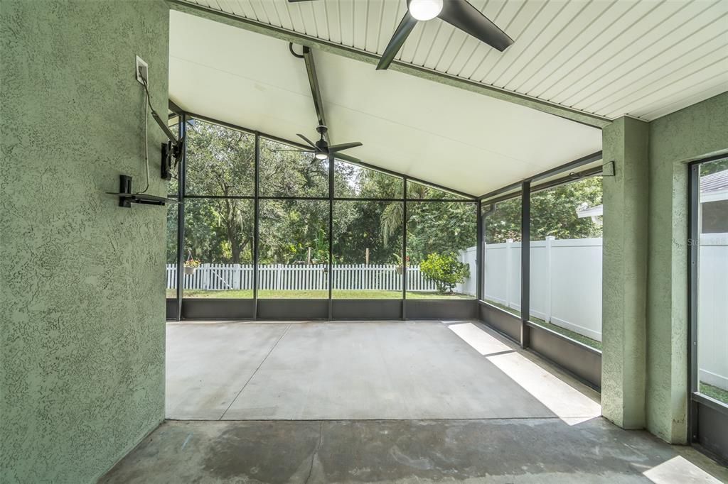 For Sale: $415,000 (4 beds, 2 baths, 1926 Square Feet)