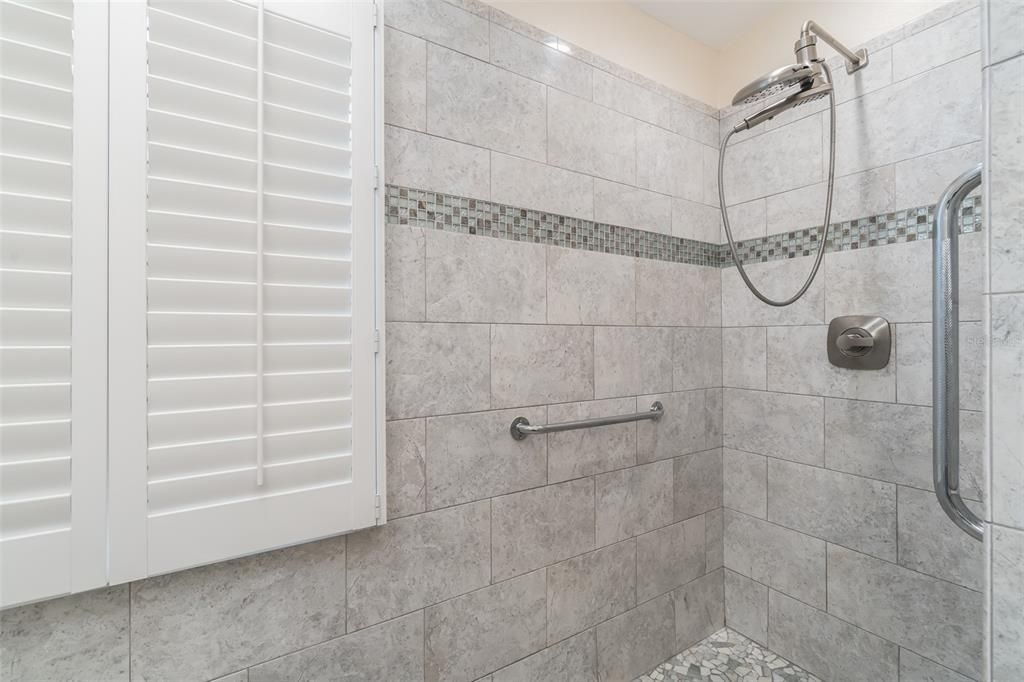 For Sale: $415,000 (4 beds, 2 baths, 1926 Square Feet)