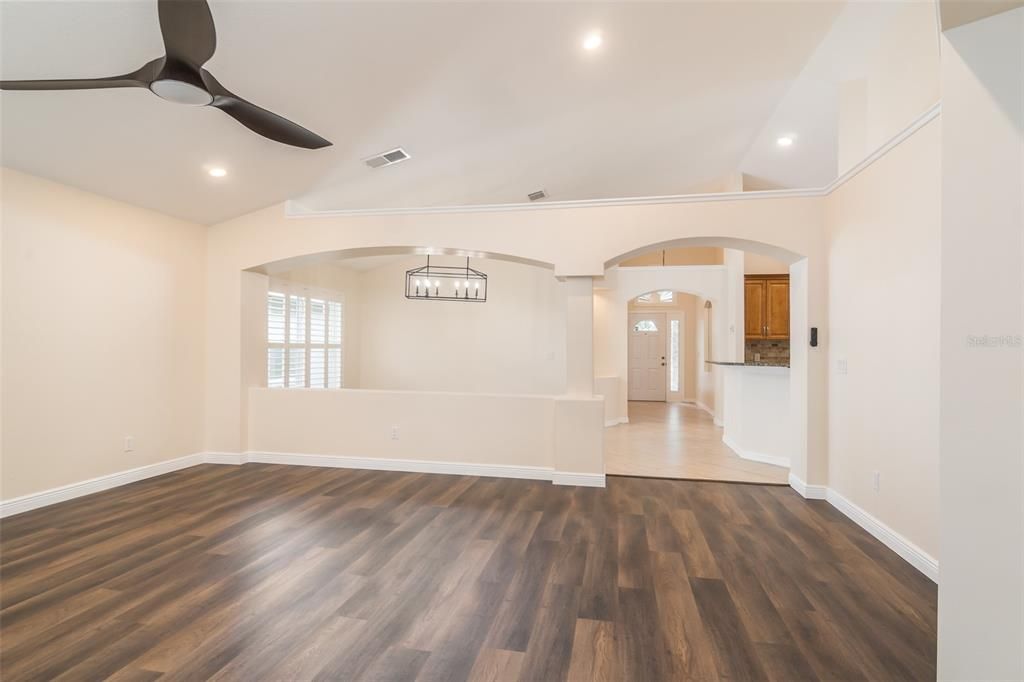 For Sale: $415,000 (4 beds, 2 baths, 1926 Square Feet)