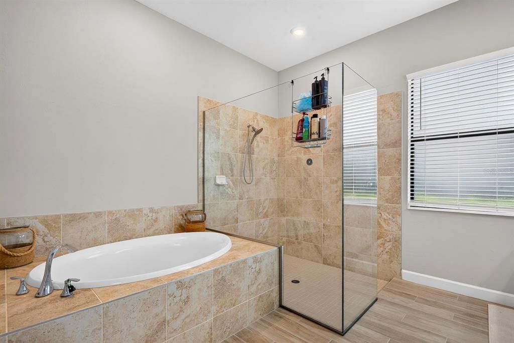 For Sale: $970,000 (3 beds, 3 baths, 2787 Square Feet)