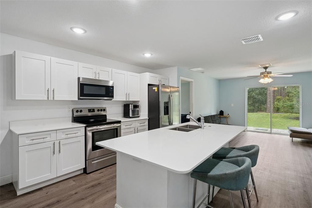 For Sale: $325,000 (3 beds, 2 baths, 1285 Square Feet)